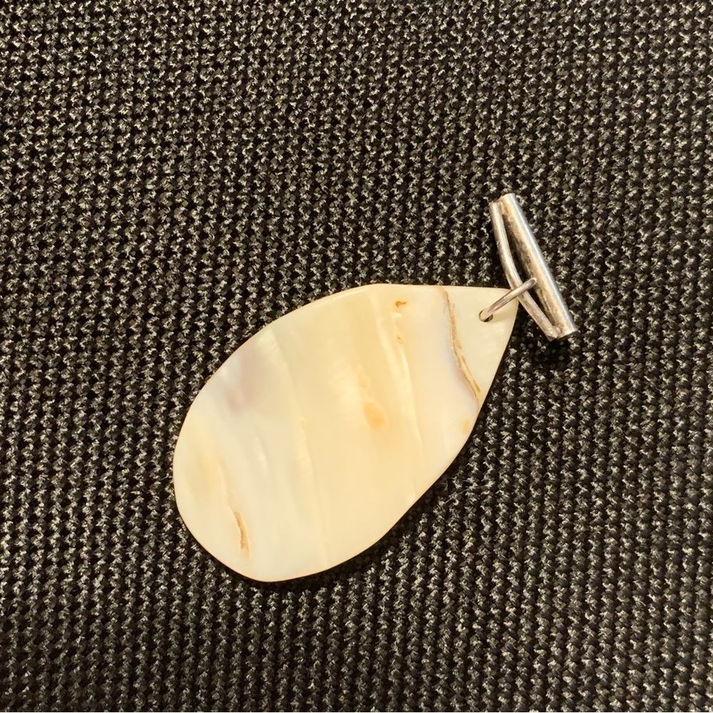 Shell Pendant - Picture 6 of 7